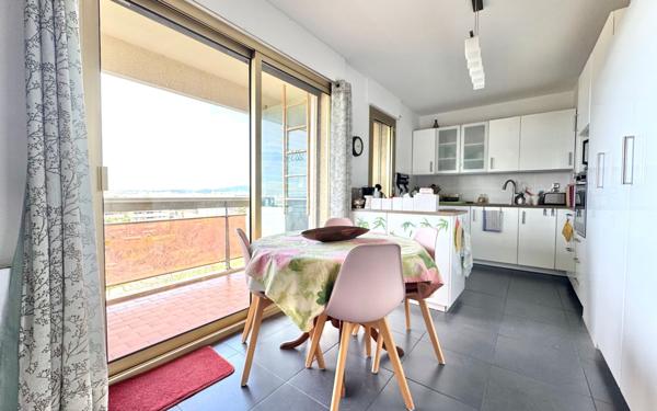 Appartement à vendre    3 pièces • 99,35 m2 Marseille 9