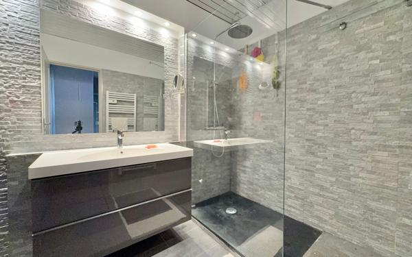 Appartement à vendre    3 pièces • 99,35 m2 Marseille 9