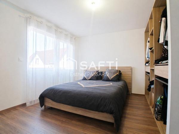 Appartement en duplex avec esprit maison – Terrasse, jardin et double garage XXL