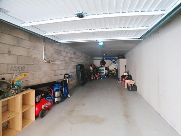 Appartement en duplex avec esprit maison – Terrasse, jardin et double garage XXL