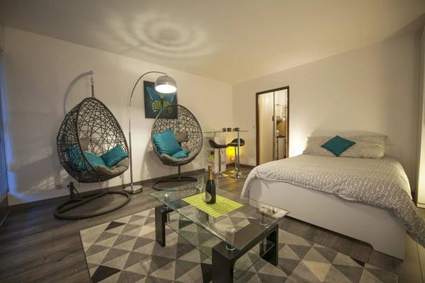 ✨ À vendre – Studio rénové avec grande terrasse aux 3 Épis ✨