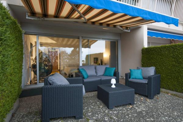 ✨ À vendre – Studio rénové avec grande terrasse aux 3 Épis ✨