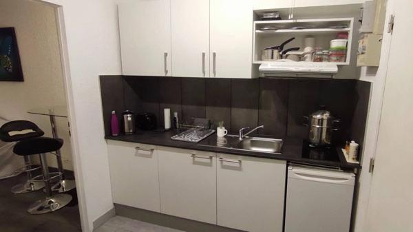 ✨ À vendre – Studio rénové avec grande terrasse aux 3 Épis ✨