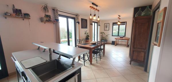 Belle propriété familiale avec un grand terrain exposé SUD à Bayeux