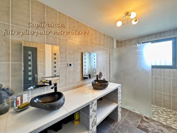 LA CLAYETTE (71) Maison à vendre,150 m², 8 pièces, 5 chambres, piscine sur terrain de 771 m²
