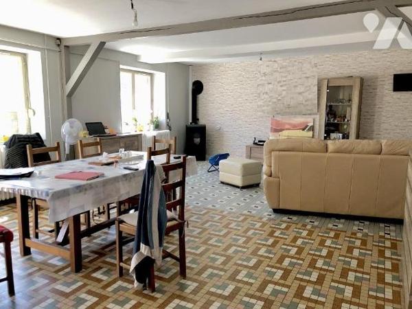 Proche MALICORNE SUR SARTHE : FERMETTE RENOVEE avec grandes dépendances