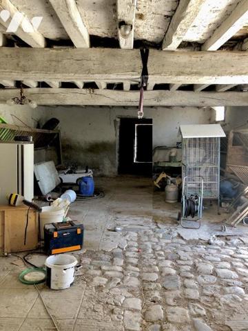 Proche MALICORNE SUR SARTHE : FERMETTE RENOVEE avec grandes dépendances