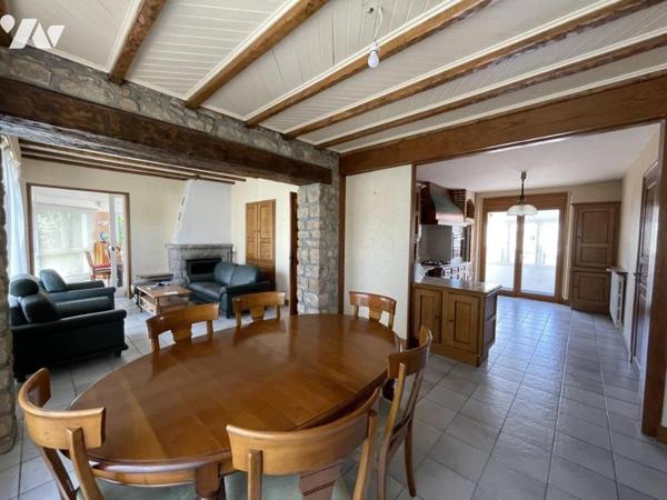 Ploemel bourg - Grande maison familiale.