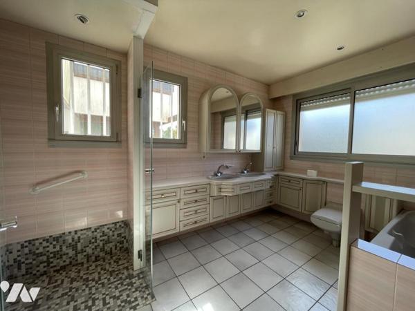 Ploemel bourg - Grande maison familiale.