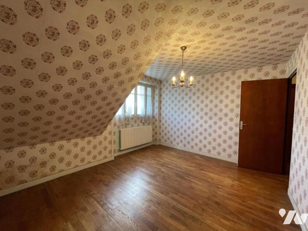 Ploemel bourg - Grande maison familiale.
