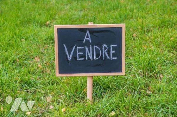 A VENDRE - Guipry-Messac (35) - Un terrain à bâtir de 2456m² viabilisable,  à 1km de la gare. O...