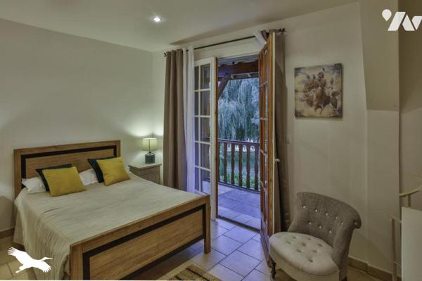 MOULIN RÉNOVÉ  10  Pièces  •  9  Chambres  •  480 m²  •  40424 m² de terrain