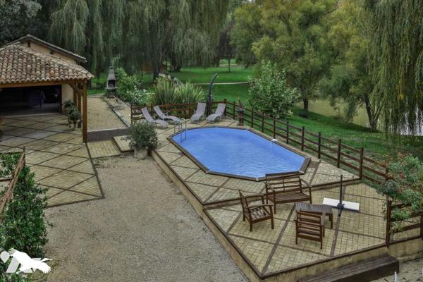 MOULIN RÉNOVÉ  10  Pièces  •  9  Chambres  •  480 m²  •  40424 m² de terrain