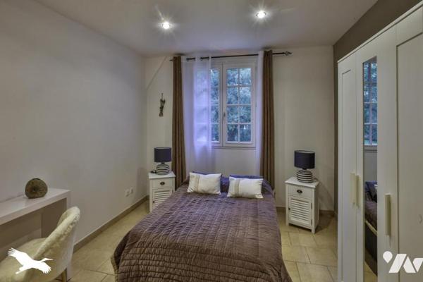 MOULIN RÉNOVÉ  10  Pièces  •  9  Chambres  •  480 m²  •  40424 m² de terrain