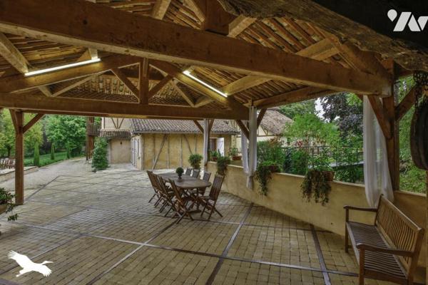 MOULIN RÉNOVÉ  10  Pièces  •  9  Chambres  •  480 m²  •  40424 m² de terrain