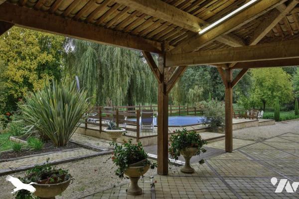 MOULIN RÉNOVÉ  10  Pièces  •  9  Chambres  •  480 m²  •  40424 m² de terrain