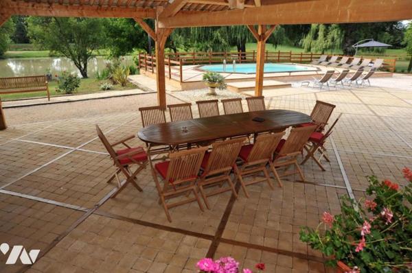 MOULIN RÉNOVÉ  10  Pièces  •  9  Chambres  •  480 m²  •  40424 m² de terrain