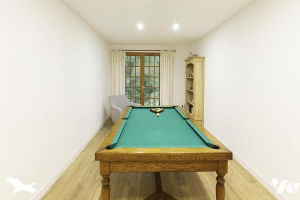 MOULIN RÉNOVÉ  10  Pièces  •  9  Chambres  •  480 m²  •  40424 m² de terrain