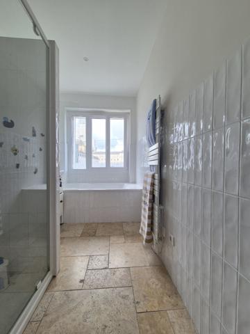 Appartement
                                                                                                                                                                                                                                                                                                                        5 pièce(s)                                                                                                                                                                                                          3 chambre(s)                                                                                                                                                                                                          128.65  m²