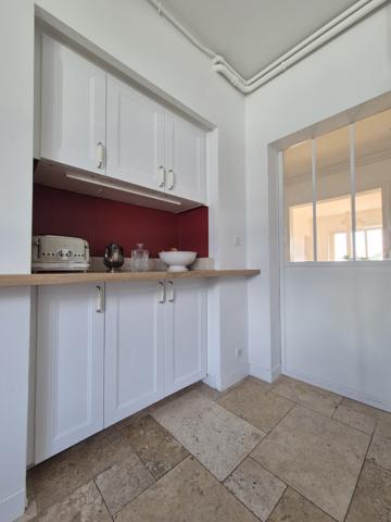 Appartement
                                                                                                                                                                                                                                                                                                                        5 pièce(s)                                                                                                                                                                                                          3 chambre(s)                                                                                                                                                                                                          128.65  m²