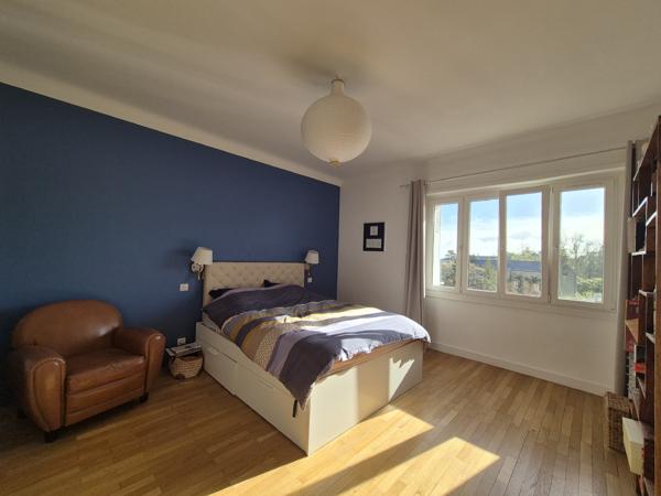 Appartement
                                                                                                                                                                                                                                                                                                                        5 pièce(s)                                                                                                                                                                                                          3 chambre(s)                                                                                                                                                                                                          128.65  m²