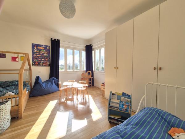 Appartement
                                                                                                                                                                                                                                                                                                                        5 pièce(s)                                                                                                                                                                                                          3 chambre(s)                                                                                                                                                                                                          128.65  m²