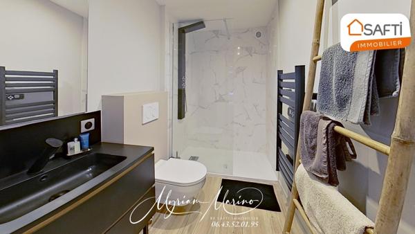 À Vendre : Villa Meublée à Saint-Aygulf – Proche Mer, 5 Suites, Piscine, 4 Parkings.