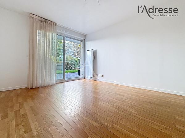 Suresnes - Appartement 3 pièces de 58 m² avec jardin 200 m² - Parking et Cave - 2ème parking en sus