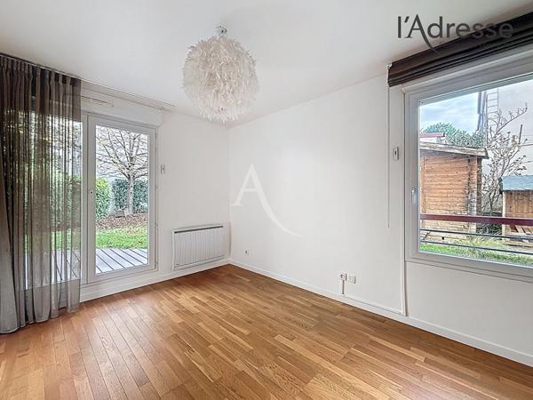 Suresnes - Appartement 3 pièces de 58 m² avec jardin 200 m² - Parking et Cave - 2ème parking en sus