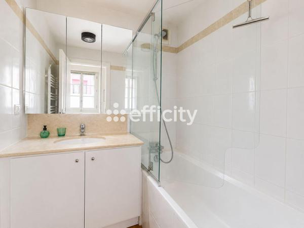Appartement
         2 pièces
        - 60 m² 750 000 € *