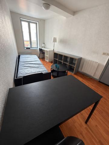AU PIED DE LA CATHÉDRALE STUDIO ÉTUDIANT MEUBLE , Clermont ferrand