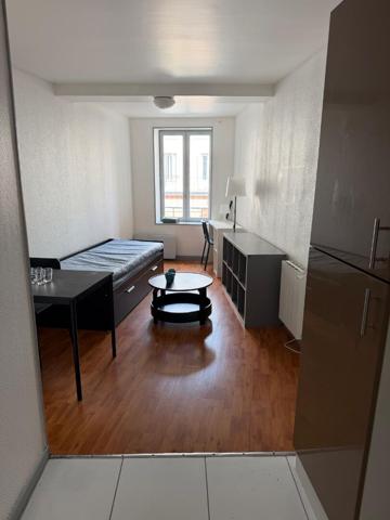 AU PIED DE LA CATHÉDRALE STUDIO ÉTUDIANT MEUBLE , Clermont ferrand