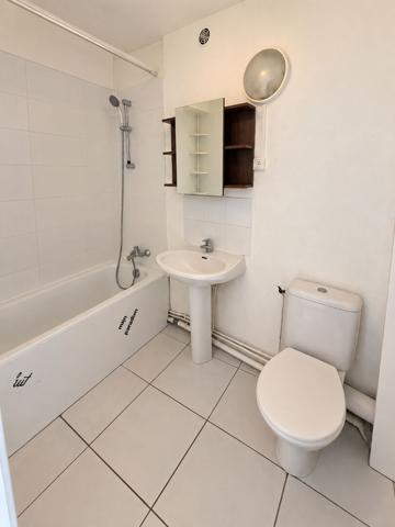 AU PIED DE LA CATHÉDRALE STUDIO ÉTUDIANT MEUBLE , Clermont ferrand