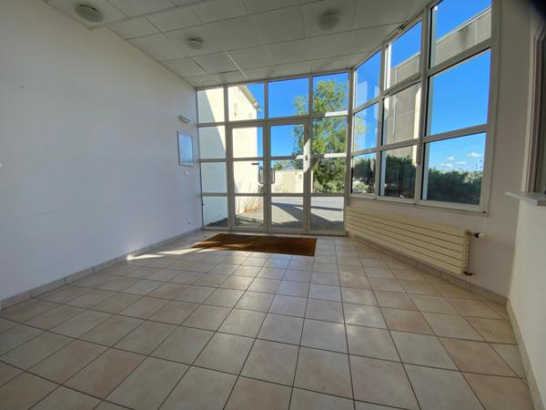 Batiment industriel 3 200m².