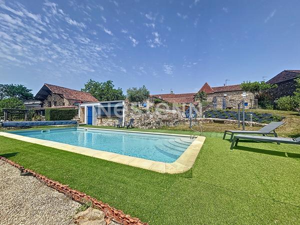 Belle bâtisse en pierre à vendre Saint Laurent Les Tours / Piscine / Cuisine d'été / 2 chambres + 1 suite parentale / Gîte possible / Double Garage / Vie de plain pied / Vue imprenable / Terrain de pétanque / Séjour cathédrale / Poulailler