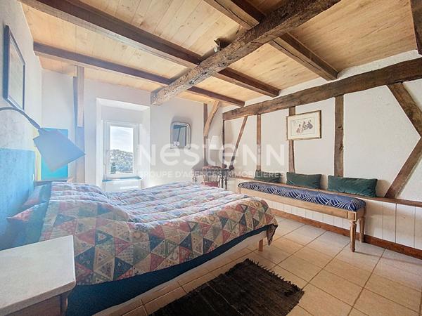 Belle bâtisse en pierre à vendre Saint Laurent Les Tours / Piscine / Cuisine d'été / 2 chambres + 1 suite parentale / Gîte possible / Double Garage / Vie de plain pied / Vue imprenable / Terrain de pétanque / Séjour cathédrale / Poulailler