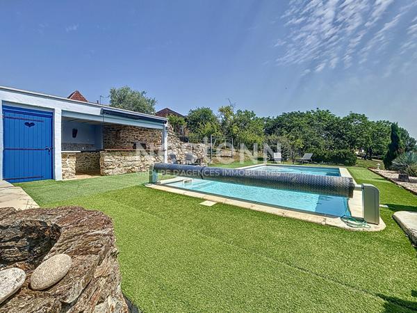 Belle bâtisse en pierre à vendre Saint Laurent Les Tours / Piscine / Cuisine d'été / 2 chambres + 1 suite parentale / Gîte possible / Double Garage / Vie de plain pied / Vue imprenable / Terrain de pétanque / Séjour cathédrale / Poulailler