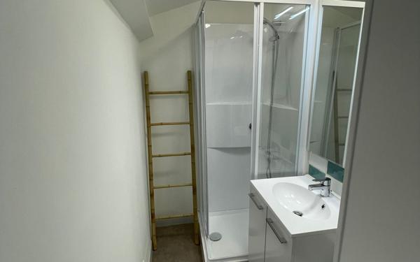 Immeuble à vendre    4 pièces •  Aubenas