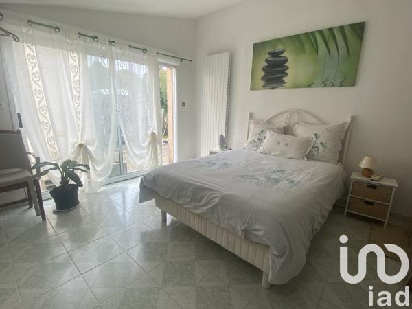 Maison traditionnelle 15 pièces de 400 m² à Mayet (72360)