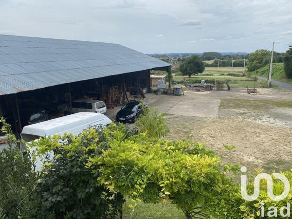 Maison traditionnelle 15 pièces de 400 m² à Mayet (72360)