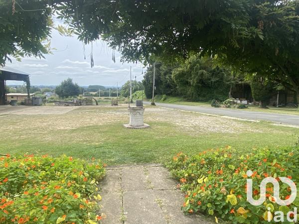 Maison traditionnelle 15 pièces de 400 m² à Mayet (72360)