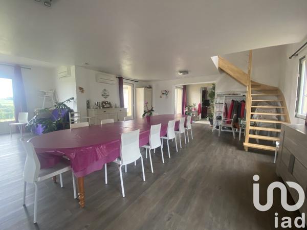 Maison traditionnelle 15 pièces de 400 m² à Mayet (72360)