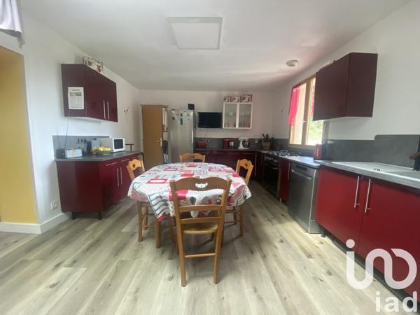 Maison traditionnelle 15 pièces de 400 m² à Mayet (72360)