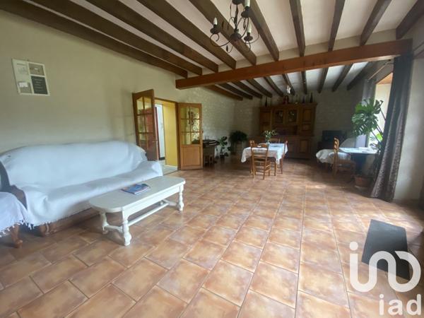 Maison traditionnelle 15 pièces de 400 m² à Mayet (72360)