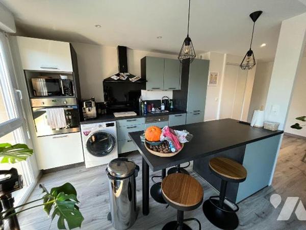 À PONT-PÉAN, à proximité immédiate de l'axe Rennes-Nantes et du centre-bourg, découvrez cet app...