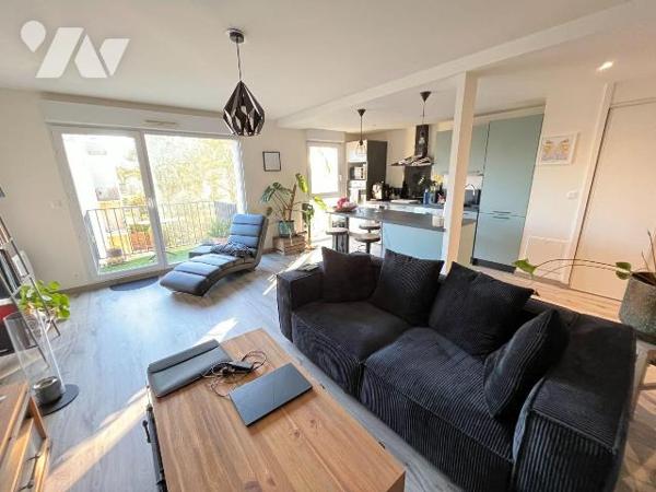 À PONT-PÉAN, à proximité immédiate de l'axe Rennes-Nantes et du centre-bourg, découvrez cet app...