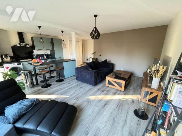 À PONT-PÉAN, à proximité immédiate de l'axe Rennes-Nantes et du centre-bourg, découvrez cet app...