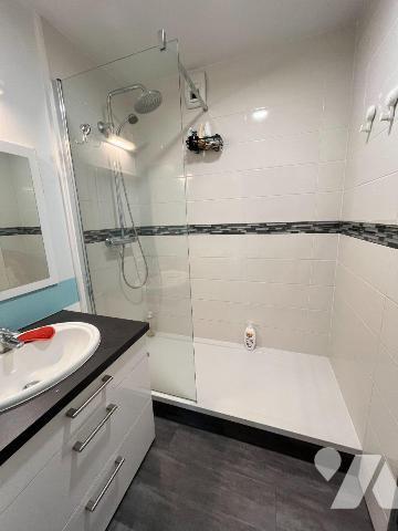 À PONT-PÉAN, à proximité immédiate de l'axe Rennes-Nantes et du centre-bourg, découvrez cet app...