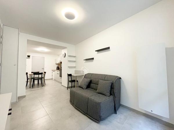 À LOUER Appartement T2 meublé refait à neuf avec terrasse LAVAL