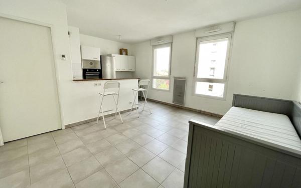 Appartement à louer    1 pièce •  Décines-Charpieu